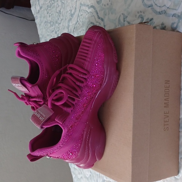 Steve Madden Maxima - Picture 2 of 4